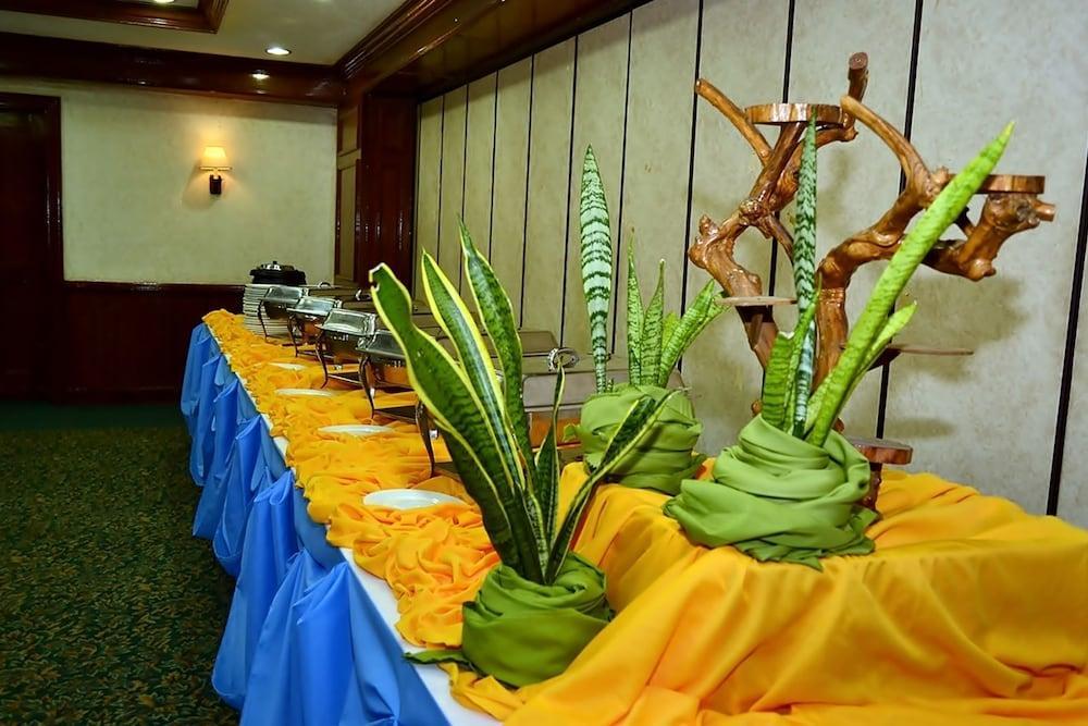 Days Hotel By Wyndham Batangas Luaran gambar