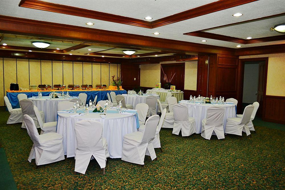 Days Hotel By Wyndham Batangas Luaran gambar