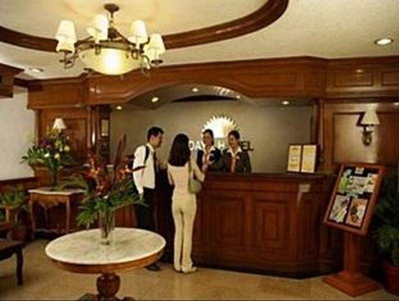 Days Hotel By Wyndham Batangas Luaran gambar