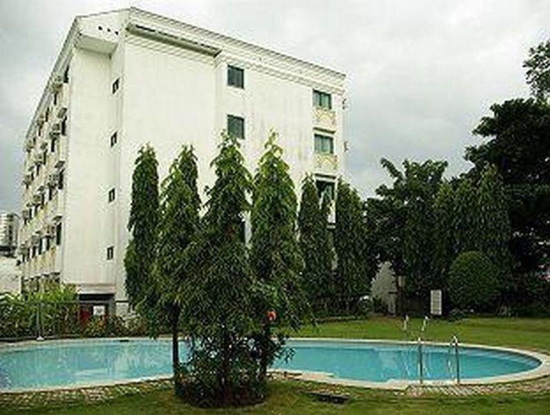 Days Hotel By Wyndham Batangas Luaran gambar