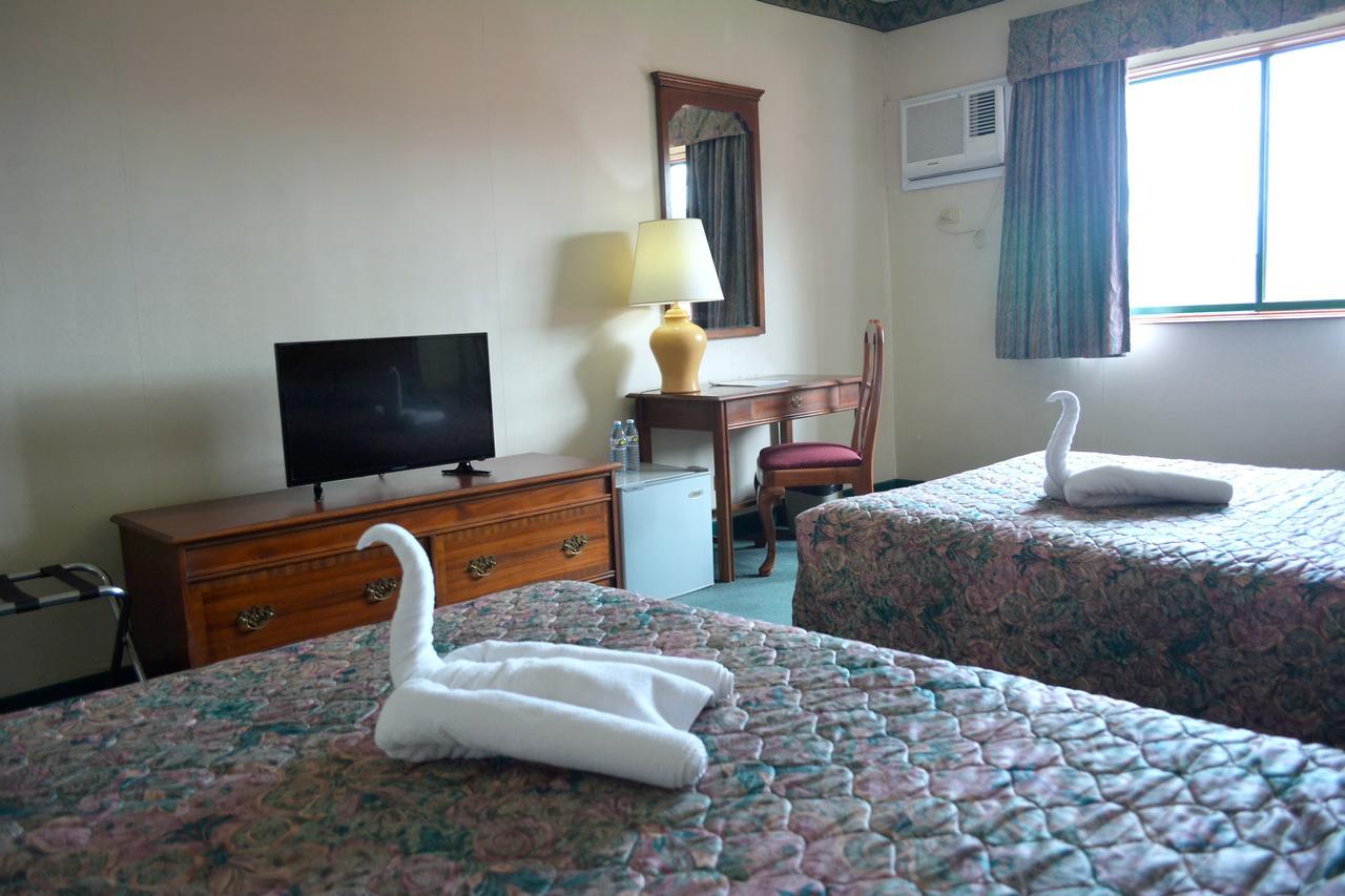 Days Hotel By Wyndham Batangas Luaran gambar