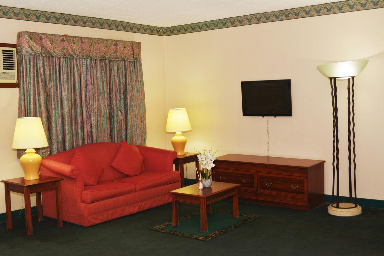 Days Hotel By Wyndham Batangas Luaran gambar