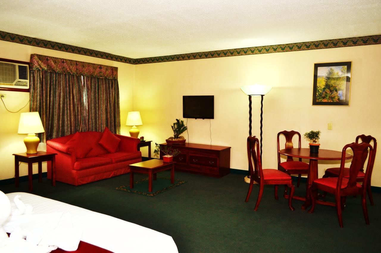 Days Hotel By Wyndham Batangas Luaran gambar