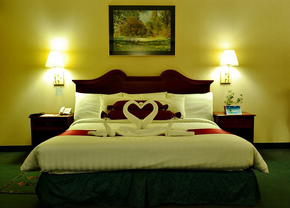 Days Hotel By Wyndham Batangas Luaran gambar