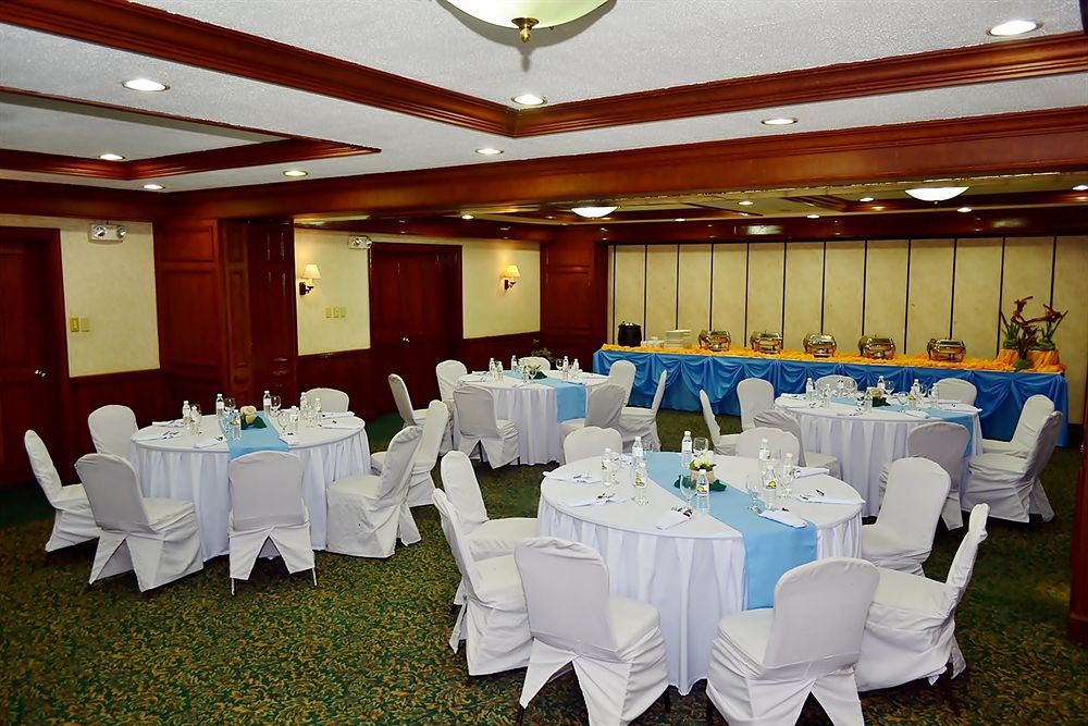 Days Hotel By Wyndham Batangas Luaran gambar