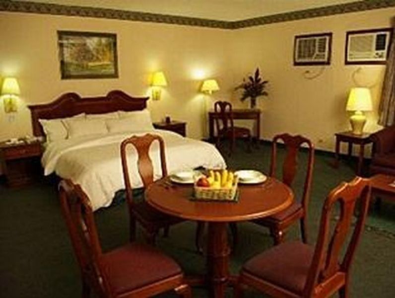 Days Hotel By Wyndham Batangas Luaran gambar